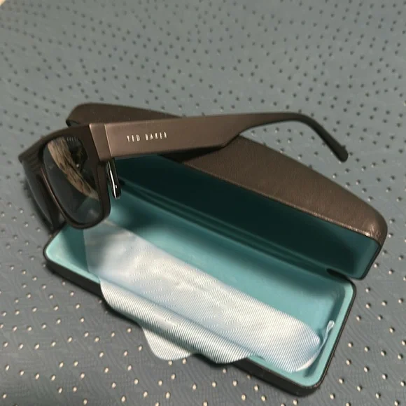 TED BAKER man, sunglasses Polaroid Exxon condition - Picture 3 of 6